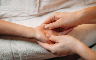 Neuer Kurs im Dezember – Mitfühlende Berührung: Akupressur in Palliative Care